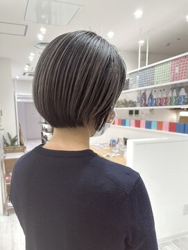 アドラーブル ココロ 新潟(adorable CoCoLo) 20代30代40代ハイライト透け感ブリーチ/ミニボブ