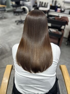 エミン(emyn) 髪が変わる【美髪革命】艶髪/髪質改善/縮毛矯正/代々木