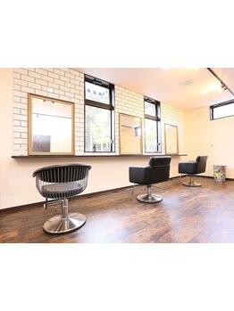 仕事帰りでも通いやすい！プライベート空間でリラックスしながら、理想のヘアスタイルを叶えるサロンです☆