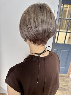 リルア 博多(LIRUA) ハイトーンのマッシュショート