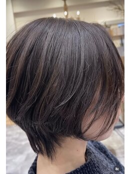 ザ ランド(THE LAND)の写真/年齢を重ねてもオシャレを楽しめるグレイカラー♪髪のダメージを最小限に抑え、艶やかな髪色へ…。