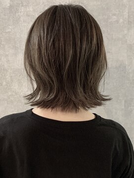 イール(iIIL) 【iIIL hair lounge】切りぱなし外ハネボブカーキブラウン