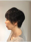 おしゃれ女子ウルフヘア黒髪スタイルレイヤーカット