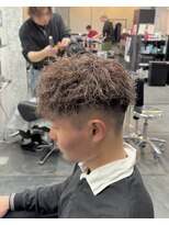 コワファースト長崎シャンプーボーイ 2nd(COIFF1RST 長崎 SHAMPOO BOY)&nbsp;スペインカール刈り上げメンズカットメンズパーマメンズカラー