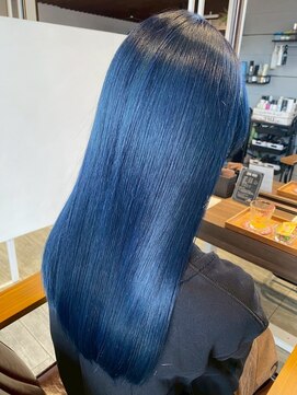 高発色ブルーカラーワンカール美シルエット髪質改善ロング