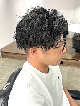 マーズ(MARS) ツイストスパイラルセンターパート刈り上げツーブロックフェード