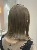 オリーブベージュ