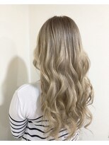 ヴィダ クリエイティブ ヘアーサロン(Vida creative hair salon) ホワイトブロンド