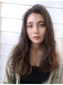 大人アンニュイほつれウェーブヘアー