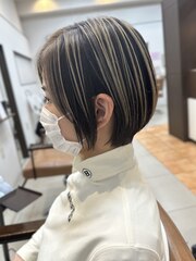 ○ショートボブ×コントラストハイライト