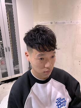 フランクスバーバーザスタンド(Frank’s barber the stand) ワイルドスペインカールベリーショートツーブロックF