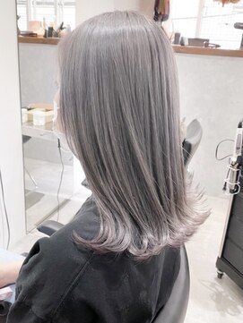 リラ バイ ミラ 新宿(LILA by MILA) ブリーチダブルカラー/ハイトーン切りっぱなしこなれミディ/新宿