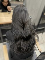 アリュウル 表参道 青山(Allure) 艶ダークグレーカラー×レイヤーカット◯伊藤