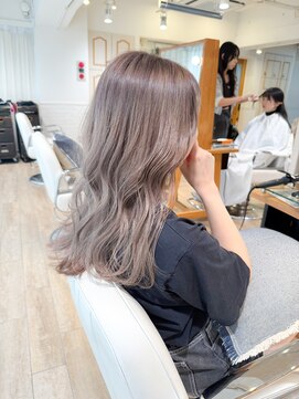 ネオリーブ チロル 横浜西口店(Neolive CiroL.) ホワイトミルクティー/デザインカラー/ブリーチ【横浜】k