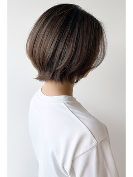 ヨロ(YoLo.) 大人ショート くびれ外ハネボブ 担当 内迫