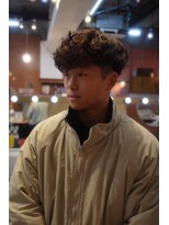 エディ(Edy)&nbsp;スペインカールメンズ海外ヘアシャドウパーマテーパーフェード