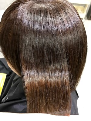 【リピーター続出!!髪質改善ヘアエステ】11種類の高濃度美容液を髪質に合わせて調合し、丁寧に栄養を浸透♪