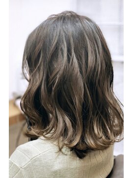 ルーム(Luum) グラデーション　x　グレージュ　x　ロブ