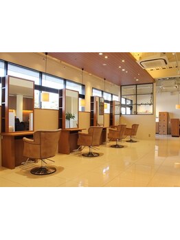 【駐車場あり】周りの目が気にならない店内で贅沢なひと時を…誰もが気兼ねなく通い続けたくなるサロン♪