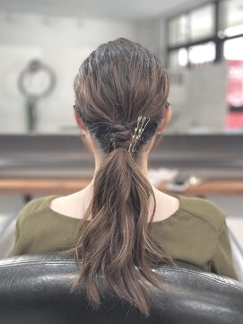 ニシンザ(NISHINZA) ナチュラルウェーブヘア アレンジ