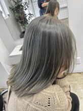 ネイビー(Navy) 寒色系カラー×透明感《マットグレージュ》