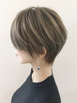 アイズ(I's) ダブルカラー×ミルクティーベージュ×コンパクトショート