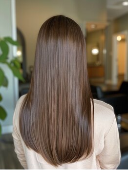 エレノア 船橋(Eleanor)の写真/こだわりの薬剤をオーダーメイド配合◎髪質を改善し、潤い&ツヤ感で理想の髪質を実現