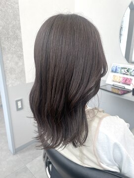 トッカ 茨木(tocca) 大人のための艶グレージュブラウン