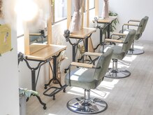 2階窓際で景色を眺めながら人目は気にならず、ゆったりと