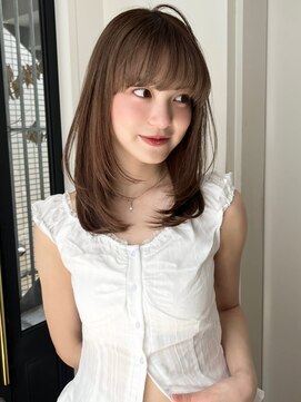 ローネス(LONESS) ふわっと動くミディアムレイヤーと柔らかく見えるくすみベージュ