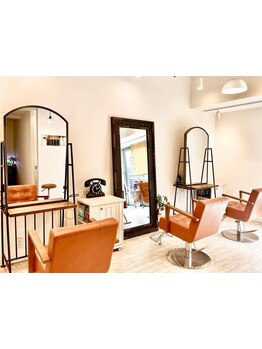 優しい雰囲気の中で、リラックスして過ごせる空間。大人女性のお悩みを解決してくれる提案と技術が魅力的♪