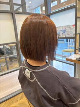 大人可愛い切りっぱなし前下がりボブ小顔似合わせカット艶カラー