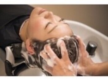 ヘアメイクヒールの写真/頑張る自分へご褒美の頭皮ケアはいかがですか？サロンで叶う贅沢なリラックス体験を◎
