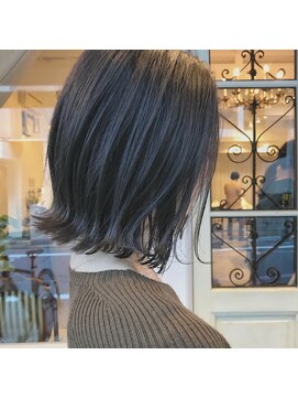 マウロア(MAULOA) “ヘルシーレイヤー 切りっぱなし くすみ系 透明感” 中西英美子