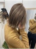 【ぱつっとボブ×ハイトーンベージュ】