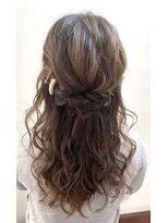 およばれヘアアレンジ　結婚式　パーティー　ハーフアップ