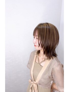 ヴィアーレアンクスタイル(VIALE Ank style) アンブレラカラー×ミディアムウルフ