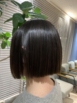 アース 三田南ウッディタウン店(HAIR&MAKE EARTH) 大人可愛い艶感グレージュ切りっぱなしショート