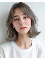 ミスグランディーヴィラス(Miss Grandee VILLAS) ナチュラル外はねボブ/ダブルカラー/グレージュ/20代30代40代