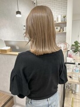 ambitious 羽村店【アンビシャス】【2月11日OPEN(予定)】 ケアブリーチダブルカラーミルクティーベージュボブ