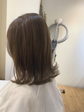 ネウィ 京橋(newi) エアリーロブ×カーキベージュ