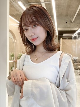 テオ(Theo) Theo / フォギーベージュ / 外ハネカール / ミディアムボブ