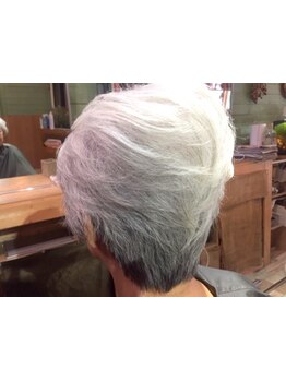 髪質を見極めてまとまりのある髪へと導く、カット技術が大人気◎ベテランオーナーにお任せください♪