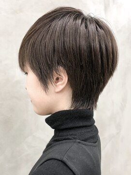 ラーサ(LaHzA) 大人かわいい大人ショートボブ丸みショートカット前髪あり