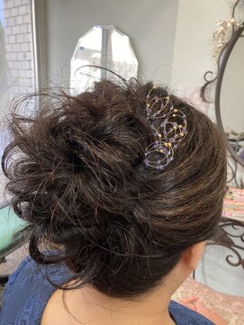 遊イング(遊ing) 毛先アレンジヘアー