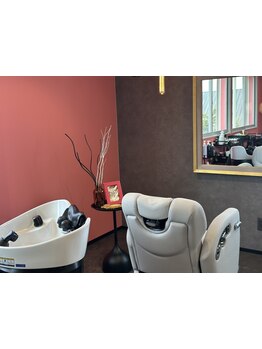 マンツーマン施術の完全プライベートサロンなので周りの目を気にせず自分だけの時間を過ごせるのが嬉しい☆