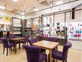 ディルガ ワッセ店(DILGA)の写真/席の間隔を広めに確保★居心地の良いスタイリッシュな空間と過ごしやすい雰囲気が◎