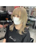 ホワイトベージュ×ウルフカット