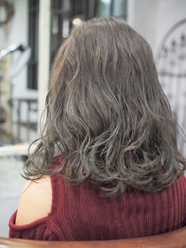 コニ(Coni) ♪Coni♪透明感のあるスモーキーカラー