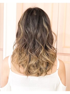 モモ(MOMO) 王道グラデーション